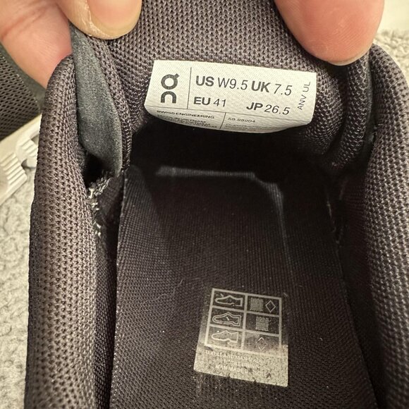 On Cloud Running Shoes Womens Size 9.5 Black White Athletic Gym Sneakers Swiss - Picture 8 of 10